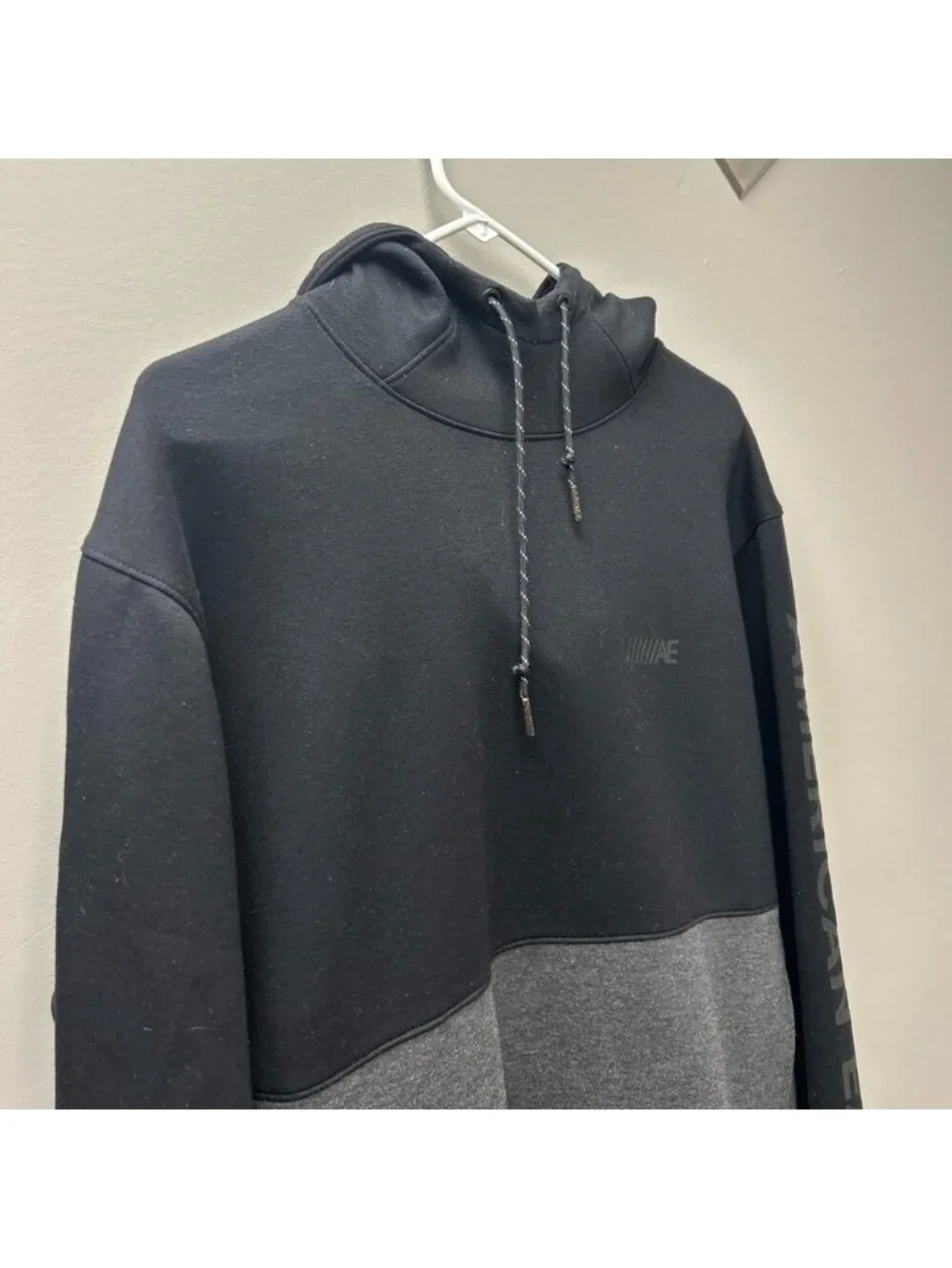 American Eagle Men’s‎ Black and Grey Active Flex Pullover Hoodie